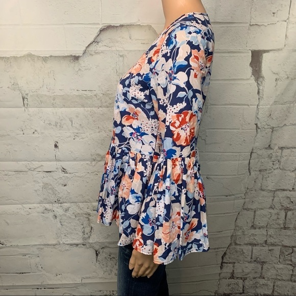 Jane and Delancey Floral Top - Picture 2 of 6